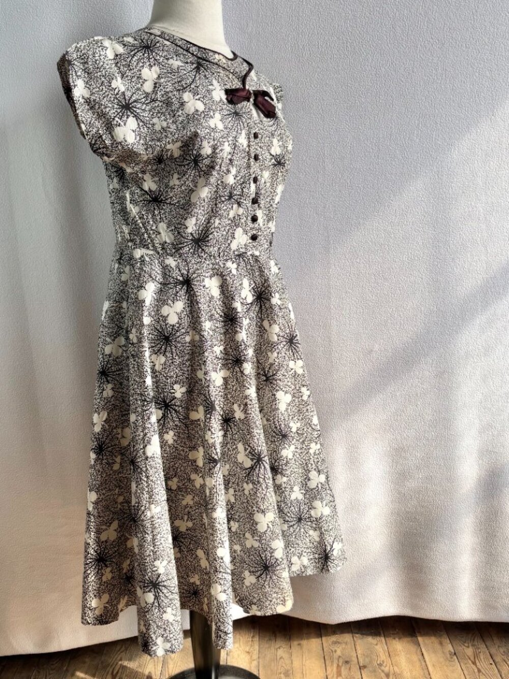 1950s Black Clover Print Cotton Fit & Flare Day Dress - Picture 5 of 15